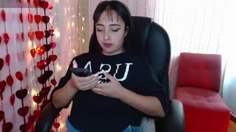 Snapshot of anniehh_ chatting on 03/06/25, 06:48 Annie Independent model Hello all offline tokens are appreciated thank you for your support.33 online show from 03/06/25, 06:48