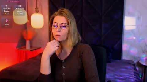 Snapshot of annielight chatting on 01/14/26, 08:20 Annie online show from 01/14/26, 08:20