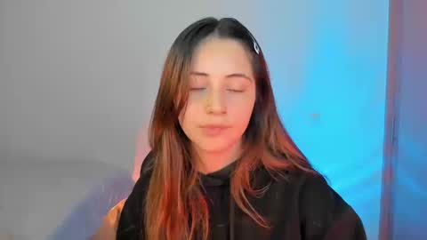 Annie online show from 09/26/25, 03:32