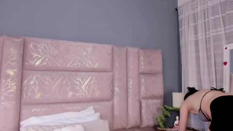 Annie online show from 11/08/25, 12:05