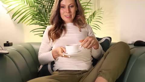 Snapshot of annittastar chatting on 12/23/25, 03:59 annittastar online show from 12/23/25, 03:59