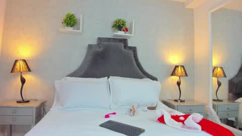 Anntonia Woods  online show from 12/24/24, 01:50