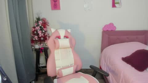 SOFIA INDEPENDENT MODEL online show from 12/15/24, 05:13