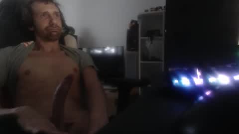 Snapshot of annumaker chatting on 01/16/26, 01:04 LoyalDog online show from 01/16/26, 01:04