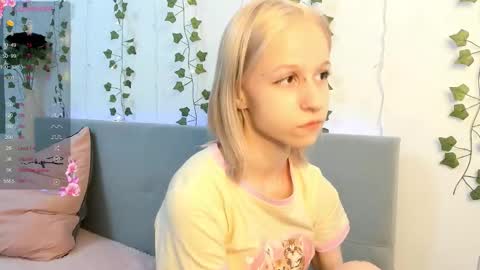 Snapshot of anny_0luv chatting on 12/03/25, 10:35 annymeow online show from 12/03/25, 10:35