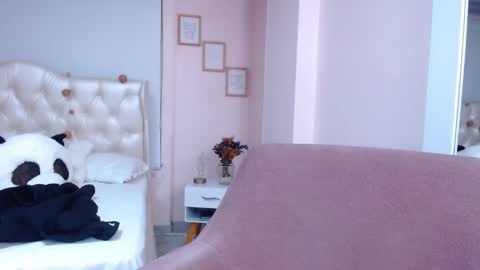 Snapshot of anny_louis chatting on 12/13/24, 02:21 ANNY LOUIS online show from 12/13/24, 02:21