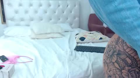 Snapshot of anny_louis chatting on 01/15/25, 08:20 ANNY LOUIS online show from 01/15/25, 08:20
