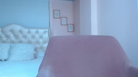Snapshot of anny_louis chatting on 02/22/25, 02:17 ANNY LOUIS online show from 02/22/25, 02:17
