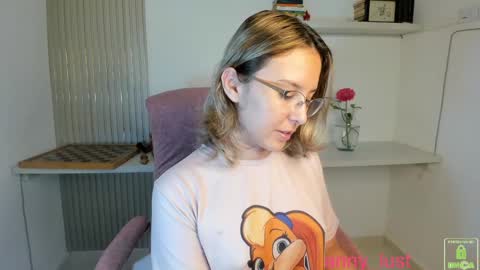 Issabela online show from 03/27/26, 01:44