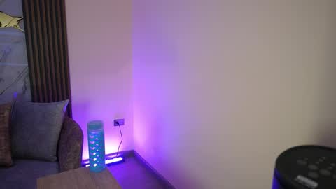 Ana online show from 10/13/25, 11:32