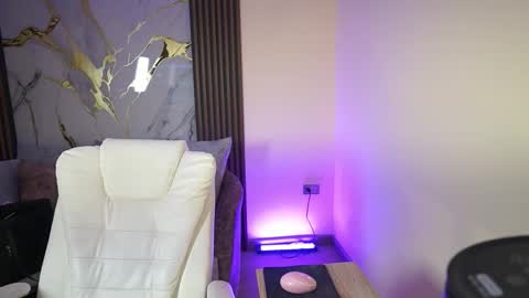 Ana online show from 10/24/25, 11:39