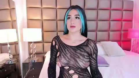 Snapshot of annyhizzle chatting on 02/16/25, 12:30 online show from 02/16/25, 12:30