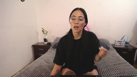 Anny online show from 02/25/25, 12:03