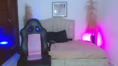 Snapshot of annyrusso chatting on 03/13/26, 07:31 annyrusso online show from 03/13/26, 07:31