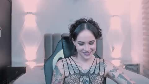 AnnyT online show from 12/19/25, 09:44