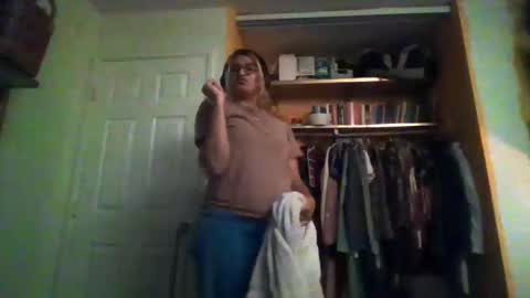 Snapshot of anoditeangel chatting on 04/14/26, 04:51 Angel online show from 04/14/26, 04:51