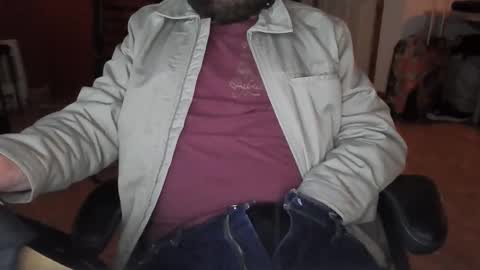 Snapshot of anontraveller chatting on 11/24/25, 01:27 anontraveller online show from 11/24/25, 01:27