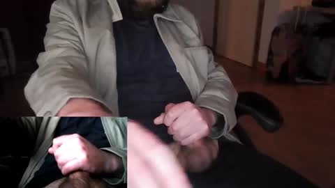 Snapshot of anontraveller chatting on 11/25/25, 06:08 anontraveller online show from 11/25/25, 06:08