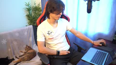 Anthony Buitrago Independent model online show from 01/10/25, 03:27