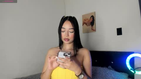 Snapshot of anthonellasweett_ chatting on 04/28/26, 03:33 Anthonella online show from 04/28/26, 03:33