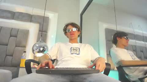 Snapshot of anthonystone_ chatting on 06/21/26, 08:22 Anthonny online show from 06/21/26, 08:22