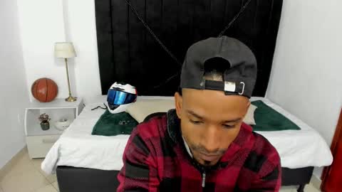 Snapshot of anthoy_wayans chatting on 10/15/25, 12:11 online show from 10/15/25, 12:11