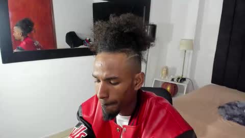 Snapshot of anthoy_wayans chatting on 10/25/25, 12:29 online show from 10/25/25, 12:29