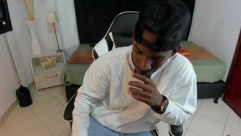 Snapshot of anthoy_wayans chatting on 11/08/25, 12:44 online show from 11/08/25, 12:44