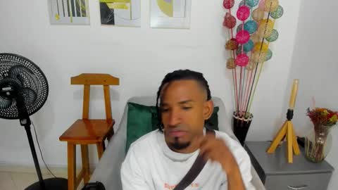 Snapshot of anthoy_wayans chatting on 11/15/25, 01:03 online show from 11/15/25, 01:03