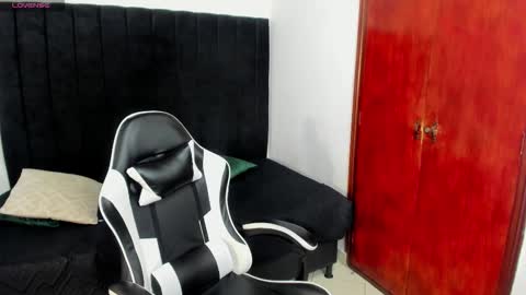 Snapshot of anthoy_wayans chatting on 12/20/25, 12:40 online show from 12/20/25, 12:40