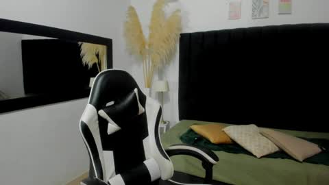 Snapshot of anthoy_wayans chatting on 05/17/26, 12:19 online show from 05/17/26, 12:19