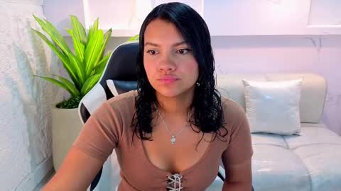 Snapshot of antonela_tp chatting on 09/17/25, 12:40 Antonela online show from 09/17/25, 12:40