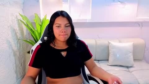 Snapshot of antonela_tp chatting on 09/19/25, 12:28 Antonela online show from 09/19/25, 12:28