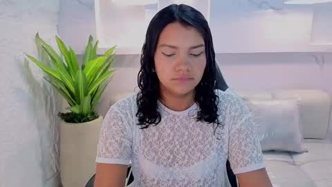 Snapshot of antonela_tp chatting on 10/01/25, 12:55 Antonela online show from 10/01/25, 12:55