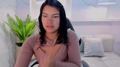 Snapshot of antonela_tp chatting on 10/02/25, 12:45 Antonela online show from 10/02/25, 12:45