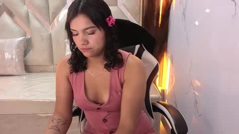 Snapshot of antonela_tp chatting on 11/26/25, 01:56 Antonela online show from 11/26/25, 01:56