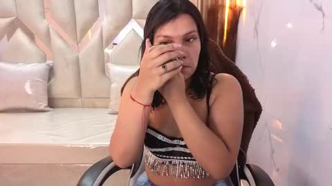 Snapshot of antonela_tp chatting on 11/28/25, 01:03 Antonela online show from 11/28/25, 01:03