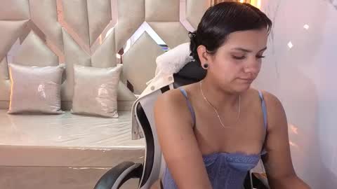 Snapshot of antonela_tp chatting on 11/29/25, 01:36 Antonela online show from 11/29/25, 01:36