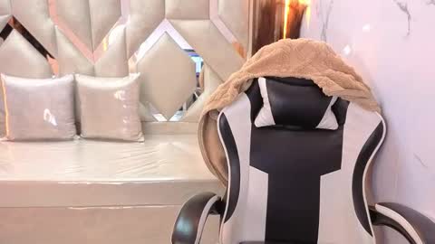 Snapshot of antonela_tp chatting on 12/15/25, 12:42 Antonela online show from 12/15/25, 12:42