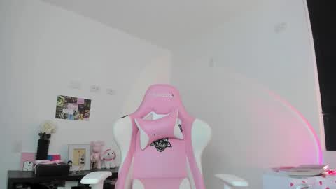 Snapshot of antonella_28_ chatting on 03/24/26, 01:21 Antonella online show from 03/24/26, 01:21