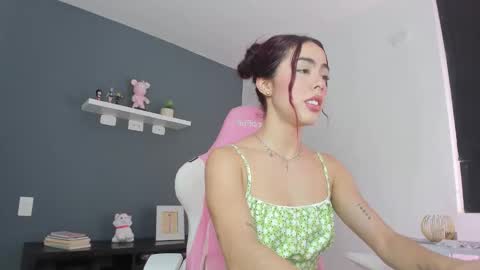 Snapshot of antonella_28_ chatting on 04/02/26, 07:22 Antonella online show from 04/02/26, 07:22