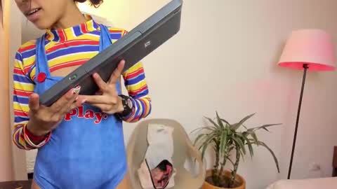 Snapshot of antonella_barone chatting on 01/12/26, 02:11 Antonella online show from 01/12/26, 02:11