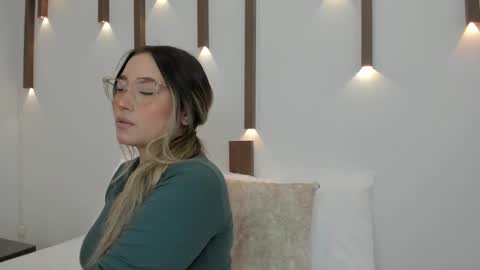 A N T O N E L L A  online show from 01/27/25, 12:16