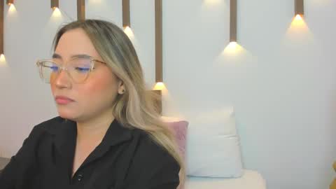 A N T O N E L L A  online show from 02/15/25, 12:01