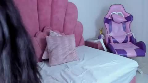 Snapshot of antonella_foxxxx chatting on 06/23/26, 01:36 antonella_foxxxx online show from 06/23/26, 01:36