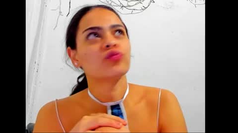 Snapshot of antonella_gomez22 chatting on 01/16/26, 05:33 Antonella online show from 01/16/26, 05:33