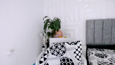 Snapshot of antonella_mcry chatting on 03/08/25, 04:23 antonella online show from 03/08/25, 04:23
