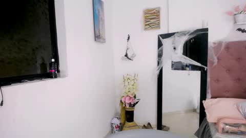 Snapshot of antonella_mcry chatting on 10/16/25, 01:17 antonella online show from 10/16/25, 01:17