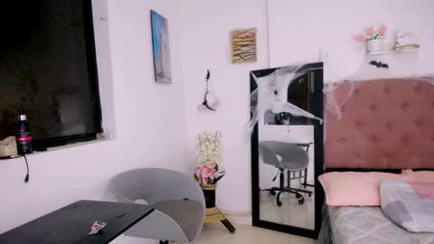 Snapshot of antonella_mcry chatting on 10/17/25, 10:40 antonella online show from 10/17/25, 10:40