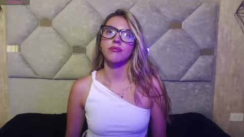 Snapshot of antonella_rose3 chatting on 07/14/26, 02:34 Valentina online show from 07/14/26, 02:34